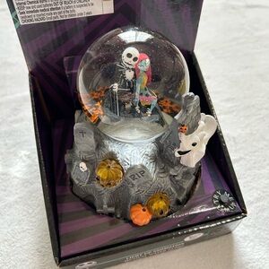 NEW Nightmare Before Christmas Light Up Snomotion Musical Water Globe